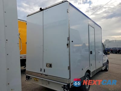 Trzecie zdjęcie samochodu z tyłu: 2020 FORD TRANSIT DELIVERY TRUCK VIN:1FDBW5Z87LKB24929 - miniatura