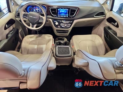 Zdjęcie 8 z 13 samochodu: 2017 CHRYSLER PACIFICA LIMITED VIN:2C4RC1GG1HR608490 - miniatura
