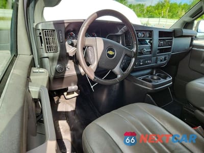 Zdjęcie 8 z 13 samochodu: 2020 CHEVROLET EXPRESS G2500 VIN:1GCWGAFP2L1259829 - miniatura