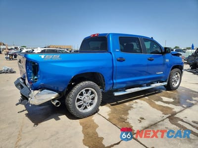 Trzecie zdjęcie samochodu z tyłu: 2018 TOYOTA TUNDRA CREWMAX SR5 VIN:5TFEY5F1XJX232934 - miniatura
