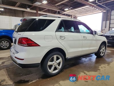 Trzecie zdjęcie samochodu z tyłu: 2016 MERCEDES-BENZ GLE 350 4MATIC VIN:4JGDA5HB9GA743211 - miniatura