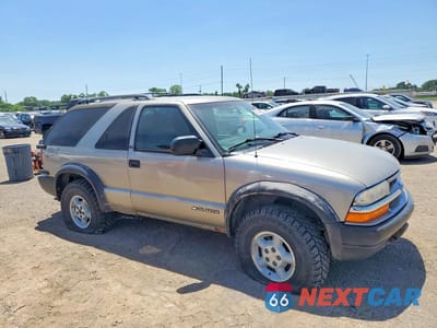 Czwarte zdjęcie samochodu z boku: 1999 CHEVROLET BLAZER VIN:1GNCT18W9XK146616 - miniatura