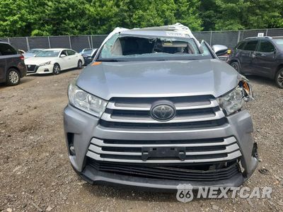 Piąte zdjęcie samochodu w środku: 2018 TOYOTA HIGHLANDER XLE VIN:5TDJZRFH4JS843936 - miniatura