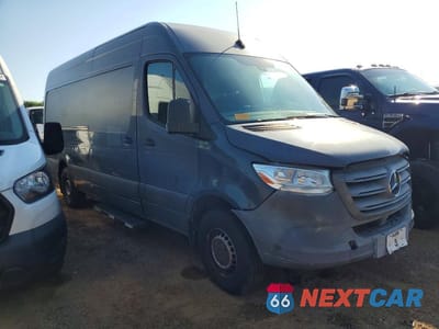 Czwarte zdjęcie samochodu z boku: 2019 MERCEDES BENZ SPRINTER 2500 DELIVERY VAN VIN:WD4PF1CD9KP129209 - miniatura