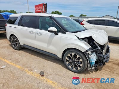 Czwarte zdjęcie samochodu z boku: 2023 KIA CARNIVAL EX VIN:KNDNC5H37P6203063 - miniatura
