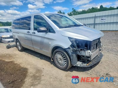 Czwarte zdjęcie samochodu z boku: 2021 MERCEDES-BENZ METRIS VIN:W1WV0FEY9M3913078 - miniatura