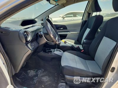 Zdjęcie 7 z 12 samochodu: 2013 TOYOTA PRIUS C VIN:JTDKDTB36D1531483 - miniatura