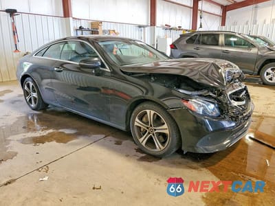 Czwarte zdjęcie samochodu z boku: 2018 MERCEDES-BENZ E 400 4MATIC VIN:WDD1J6GB0JF030700 - miniatura