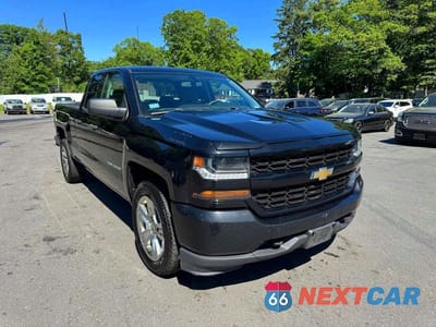 Czwarte zdjęcie samochodu z boku: 2018 CHEVROLET SILVERADO C1500 CUSTOM VIN:1GCRCPEH6JZ380254 - miniatura