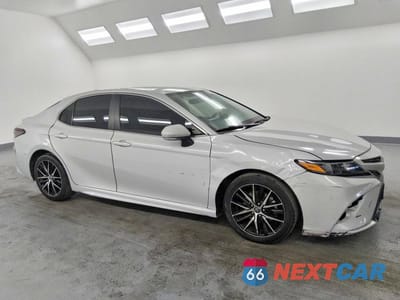 Czwarte zdjęcie samochodu z boku: 2022 TOYOTA CAMRY SE VIN:4T1G11AKXNU061806 - miniatura