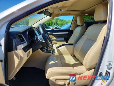 Zdjęcie 7 z 14 samochodu: 2017 TOYOTA HIGHLANDER XLE VIN:5TDJZRFH8HS478879 - miniatura