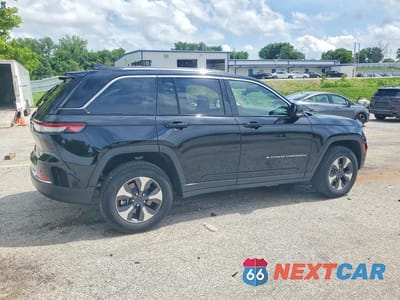 Trzecie zdjęcie samochodu z tyłu: 2022 JEEP GRAND CHEROKEE LIMITED 4XE VIN:1C4RJYB69N8721382 - miniatura
