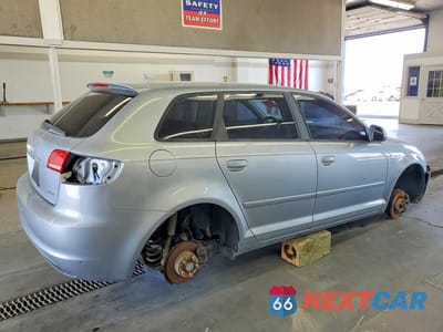 Trzecie zdjęcie samochodu z tyłu: 2010 AUDI A3 PREMIUM VIN:WAUBEBFM8AA106625 - miniatura