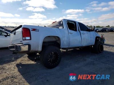 Trzecie zdjęcie samochodu z tyłu: 2011 GMC SIERRA K1500 SLE VIN:3GTP2VE38BG274005 - miniatura