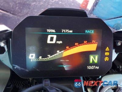 Zdjęcie 7 z 9 samochodu: 2022 BMW S 1000 RR VIN:WB10E2309N6G21556 - miniatura