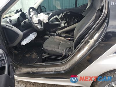 Zdjęcie 7 z 13 samochodu: 2014 SMART FORTWO VIN:WMEEJ9AA7EK736218 - miniatura