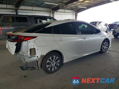 Trzecie zdjęcie samochodu z tyłu: 2021 TOYOTA PRIUS PRIME XLE VIN:JTDKAMFP7M3172788 - miniatura
