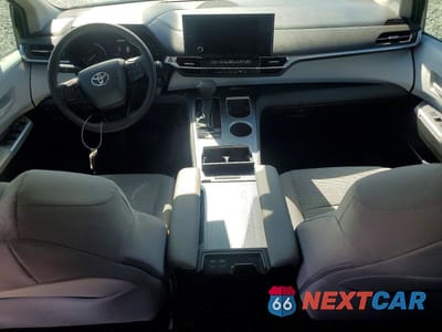 Zdjęcie 8 z 13 samochodu: 2025 TOYOTA SIENNA LE VIN:5TDKRKEC2SS270022 - miniatura