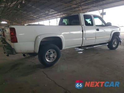 Trzecie zdjęcie samochodu z tyłu: 2003 CHEVROLET SILVERADO C2500 HEAVY DUTY VIN:1GCHC29G03E366960 - miniatura