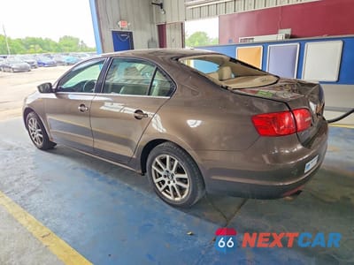 Drugie zdjęcie samochodu z przodu: 2013 VOLKSWAGEN JETTA SE VIN:3VWDX7AJ4DM387231 - miniatura