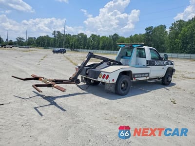 Trzecie zdjęcie samochodu z tyłu: 2004 CHEVROLET SILVERADO C3500 VIN:1GBJC34264E384145 - miniatura