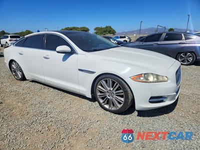 Czwarte zdjęcie samochodu z boku: 2011 JAGUAR XJL VIN:SAJWA2GB1BLV07745 - miniatura