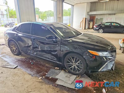 Czwarte zdjęcie samochodu z boku: 2024 TOYOTA CAMRY XLE VIN:4T1F11BK4RU127685 - miniatura