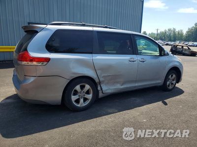 Trzecie zdjęcie samochodu z tyłu: 2012 TOYOTA SIENNA LE VIN:5TDKK3DC8CS195307 - miniatura