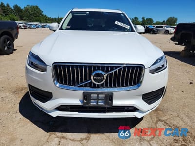Piąte zdjęcie samochodu w środku: 2021 VOLVO XC90 T6 MOMENTUM VIN:YV4A22PK4M1679284 - miniatura