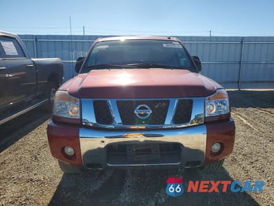 Piąte zdjęcie samochodu w środku: 2014 NISSAN TITAN SV VIN:1N6AA0EC1EN511826 - miniatura