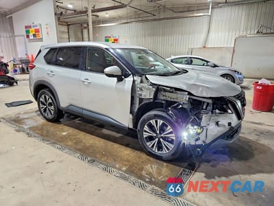 Czwarte zdjęcie samochodu z boku: 2021 NISSAN ROGUE SV VIN:5N1AT3BB0MC767858 - miniatura