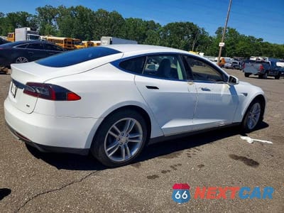 Trzecie zdjęcie samochodu z tyłu: 2014 TESLA MODEL S P85 VIN:5YJSA1H1XEFP55657 - miniatura