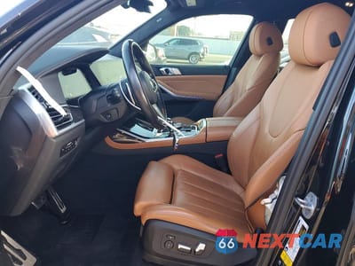 Zdjęcie 7 z 13 samochodu: 2021 BMW X7 XDRIVE40I VIN:5UXCW2C06M9F10553 - miniatura