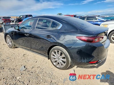 Drugie zdjęcie samochodu z przodu: 2021 MAZDA 3 PREFERRED VIN:JM1BPBCL8M1305817 - miniatura