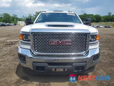 Piąte zdjęcie samochodu w środku: 2018 GMC SIERRA K3500 VIN:1GT42VCY2JF113134 - miniatura