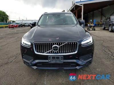 Piąte zdjęcie samochodu w środku: 2021 VOLVO XC90 T6 MOMENTUM VIN:YV4A22PK5M1744644 - miniatura