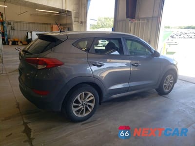 Trzecie zdjęcie samochodu z tyłu: 2016 HYUNDAI TUCSON SE VIN:KM8J3CA40GU092594 - miniatura