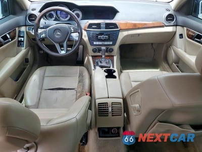 Zdjęcie 8 z 12 samochodu: 2013 MERCEDES-BENZ C 250 VIN:WDDGF4HB6DR287619 - miniatura