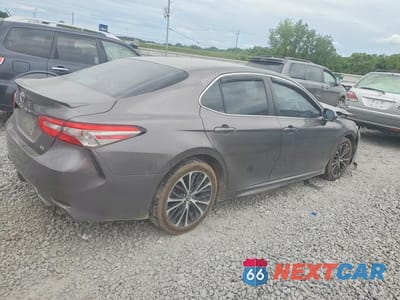 Trzecie zdjęcie samochodu z tyłu: 2018 TOYOTA CAMRY SE VIN:4T1B11HK4JU602195 - miniatura