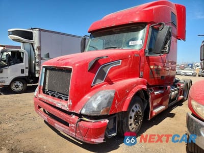 Drugie zdjęcie samochodu z przodu: 2017 VOLVO VNL TRUCK CAB AND CHASSIS VIN:4V4N99EG1HN980556 - miniatura
