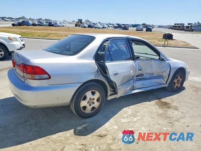 Trzecie zdjęcie samochodu z tyłu: 2002 HONDA ACCORD EX VIN:1HGCG16532A014202 - miniatura