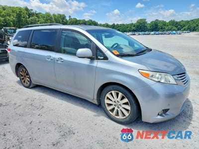 Czwarte zdjęcie samochodu z boku: 2011 TOYOTA SIENNA LIMITED 7-PASSENGER VIN:5TDDK3DC1BS020016 - miniatura