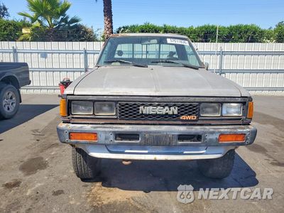 Piąte zdjęcie samochodu w środku: 1984 DATSUN 720 LONG BED 4X4 VIN:1N6ND02Y7EC371575 - miniatura