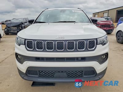 Piąte zdjęcie samochodu w środku: 2023 JEEP COMPASS LATITUDE VIN:3C4NJDBN5PT552707 - miniatura