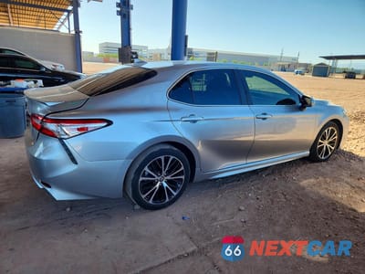 Trzecie zdjęcie samochodu z tyłu: 2020 TOYOTA CAMRY SE VIN:4T1M11AK2LU950020 - miniatura