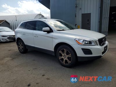 Czwarte zdjęcie samochodu z boku: 2013 VOLVO XC60 T6 VIN:YV4902DZ2D2439221 - miniatura