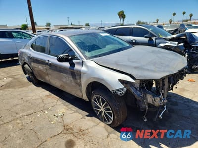 Czwarte zdjęcie samochodu z boku: 2021 TOYOTA CAMRY SE VIN:4T1G11AK7MU536472 - miniatura