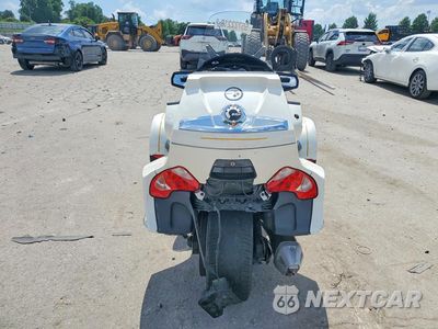 Czwarte zdjęcie samochodu z boku: 2011 CAN-AM SPYDER ROADSTER RT-LTD VIN:2BXJBDC10BV001739 - miniatura