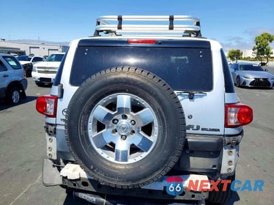 Zdjęcie 6 z 13 samochodu: 2008 TOYOTA FJ CRUISER BASE VIN:JTEBU11FX8K046629 - miniatura