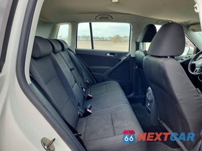 Zdjęcie 10 z 12 samochodu: 2011 VOLKSWAGEN TIGUAN S VIN:WVGBV7AX3BW510370 - miniatura